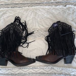BRAND NEW fringe cowgirl boots 😍👢